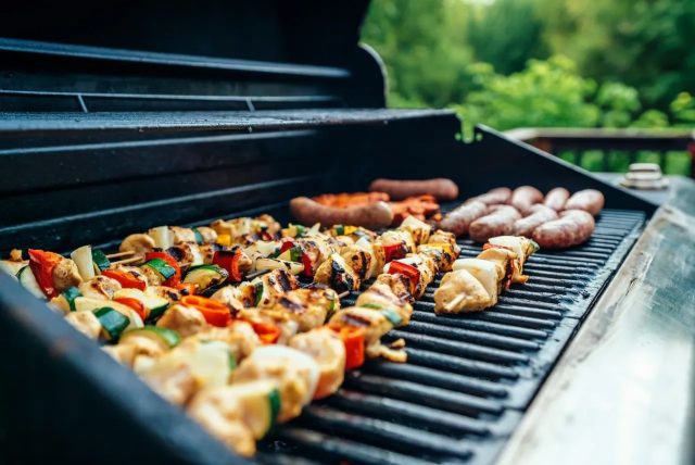 The Sizzle of Success: Why an Outdoor Grilling Station is Essential for Outdoor Parties outdoor grilling station